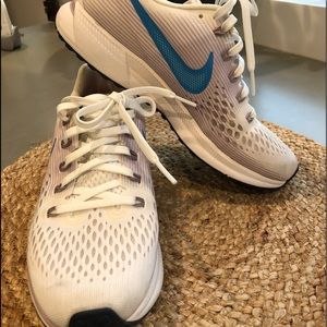 EUC Nike women’s Zoom sz 8